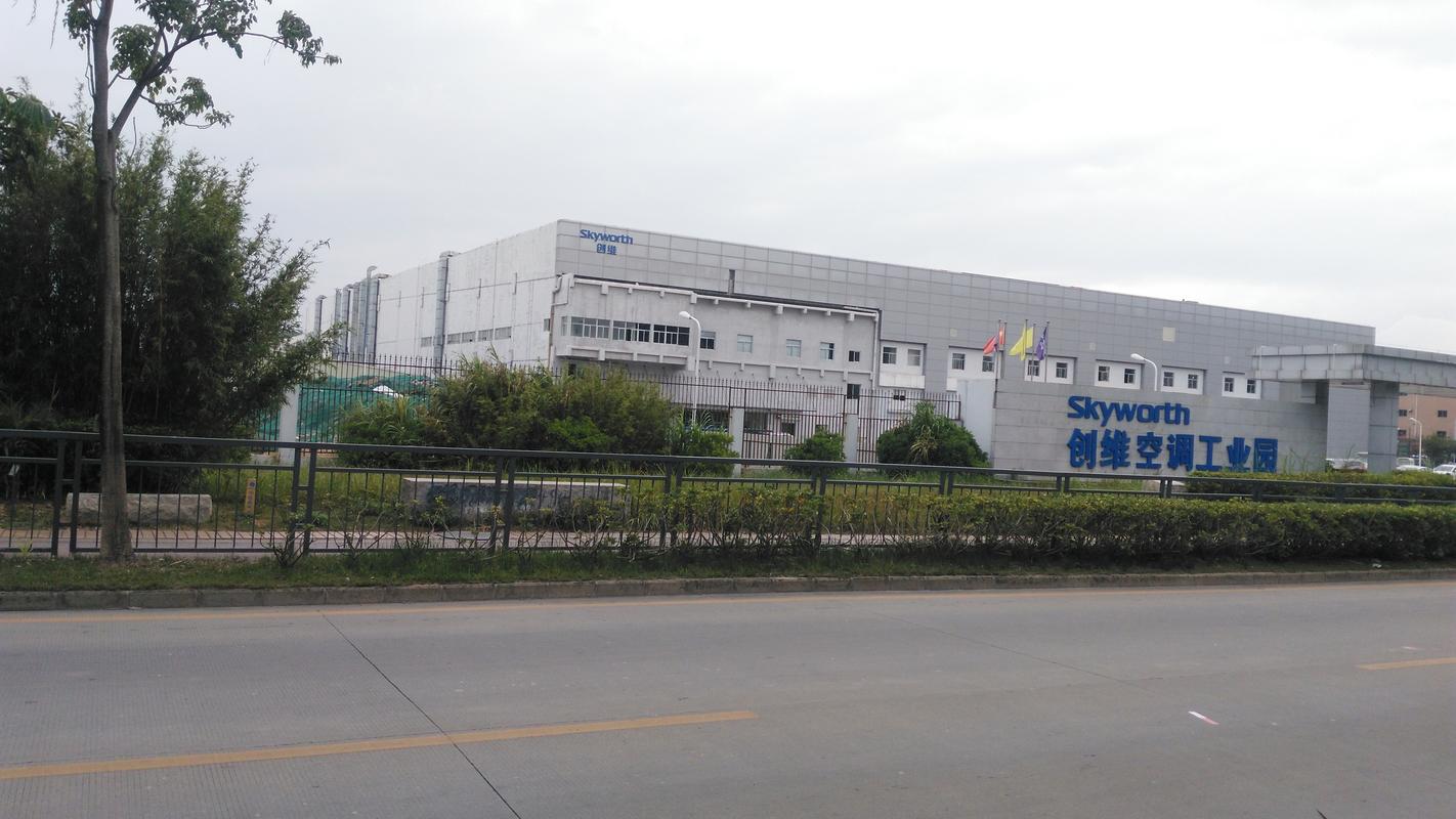深圳龙岗宝龙工业区实拍,这里的道路平直整洁,高科技公司不少